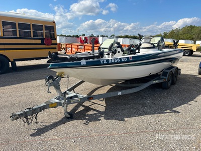 2002 Javelin 21MSX 21 ft Fischerboot w/2002 Stratos 21737 Trailer