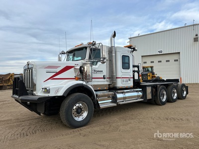 2009 Kenworth C500 8x6 Sleeper Winch Truck