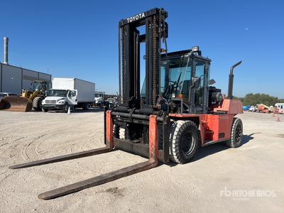 2019 Toyota 5FDK160 33000 lb Pneumatic Tire Forklift