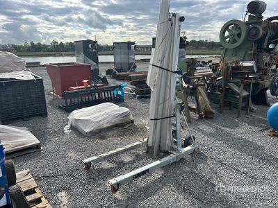 2022 Sumner 2124 Material Hoist