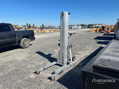 2022 Sumner 2124 Material Hoist