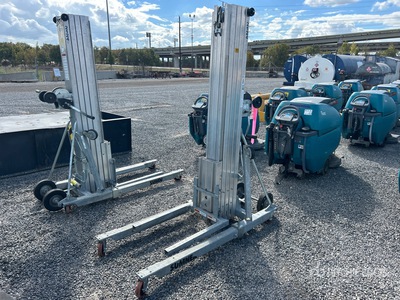 2022 Sumner 2124 Material Hoist
