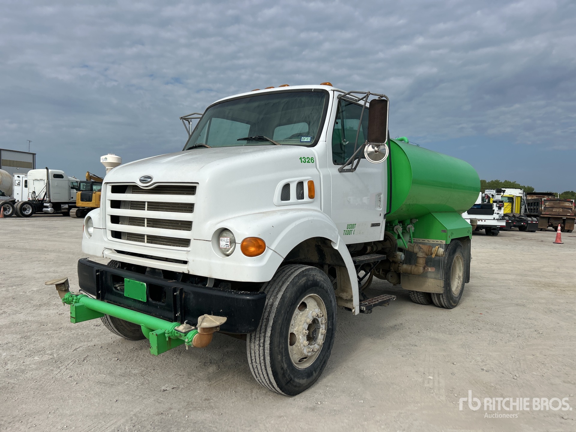 1999 Sterling L7501 4x2 Water Truck