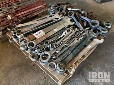 Quantity of Wrenches Divers - Outils à main
