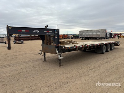 2011 Trailtech P2-30K 33 ft Tri/A Gooseneck Equipment Trailer