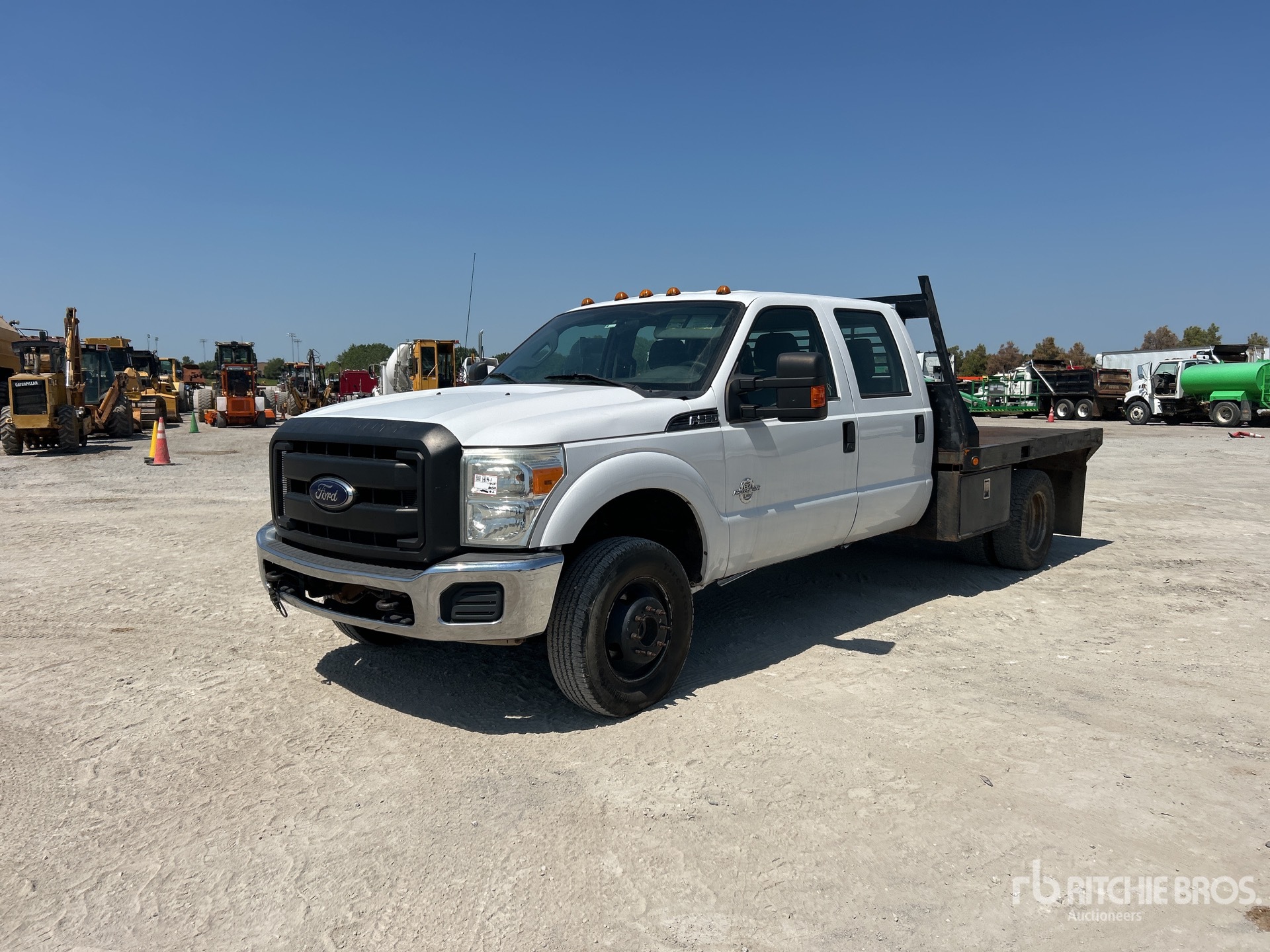 2012 Ford F-350 XL 4x4 Crew Cab Flatbed Truck