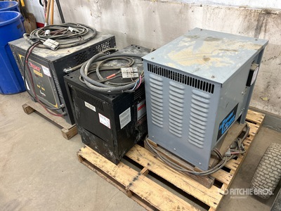 Quantity of (3) Electric 48V Forklift شاحن البطاريات