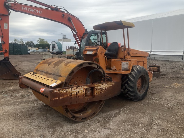 1986 Sakai SV70TF Padfoot Drum Compactor 1986 Sakai SV70TF Padfoot Drum Compactor