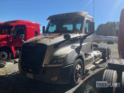 2019 Freightliner Cascadia 6x4 T/A Day Cab Truck Tractor (Inoperable)