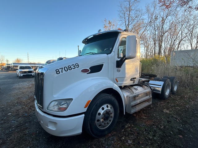 2015 Peterbilt 579 6x4 T/A Day Cab Truck Tractor