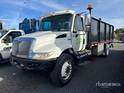 2009 Internaional DuraStar 4300 4x2 Camion de servicios