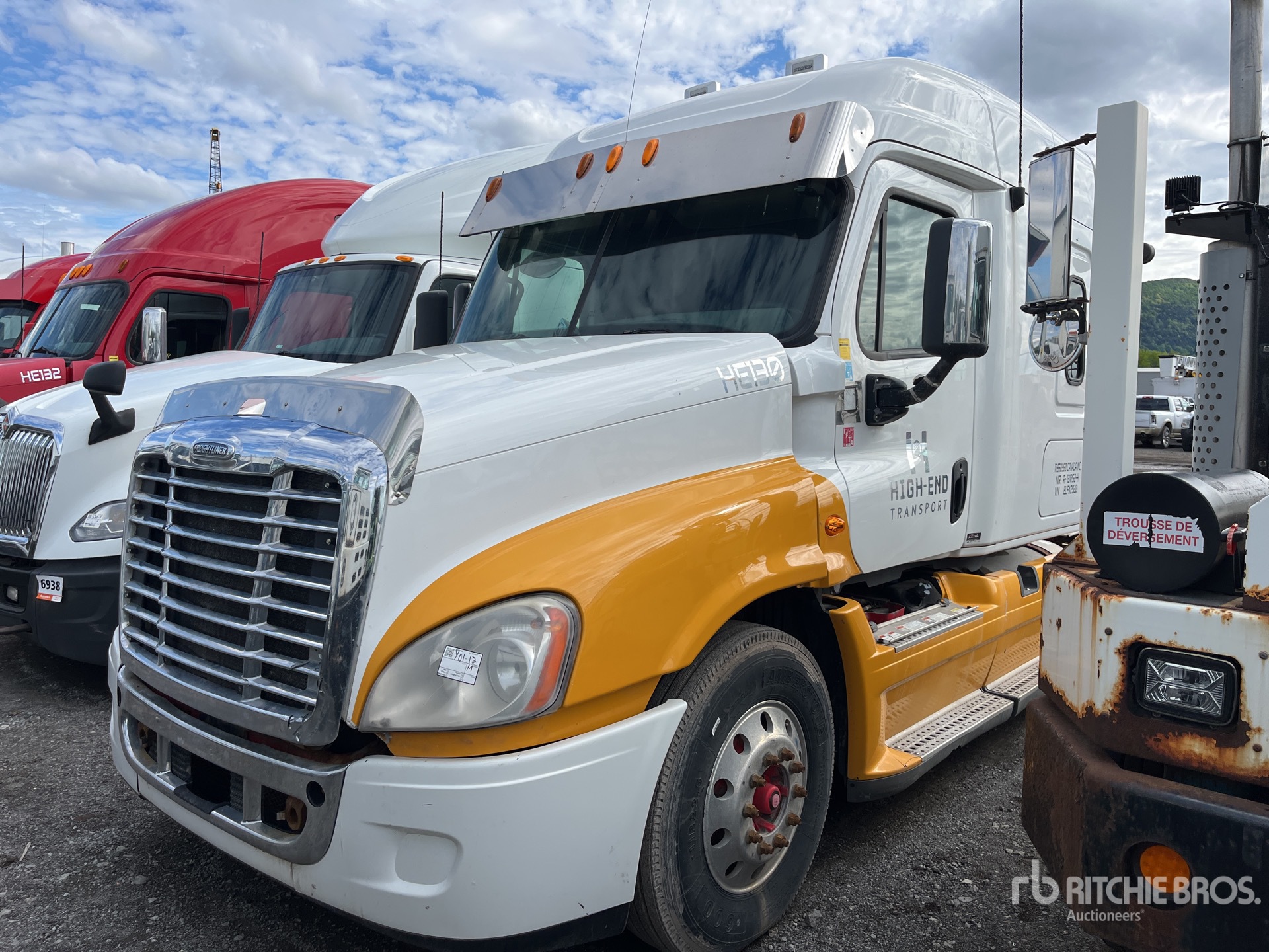 2014 Freightliner Cascadia 125 6x4 T/A Sleeper Truck Tractor (Inoperable)