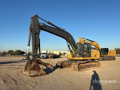 2013 John Deere 210GLC 油圧ショベル