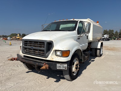 2001 Ford F-650 2000 gal 4x2 Water Truck