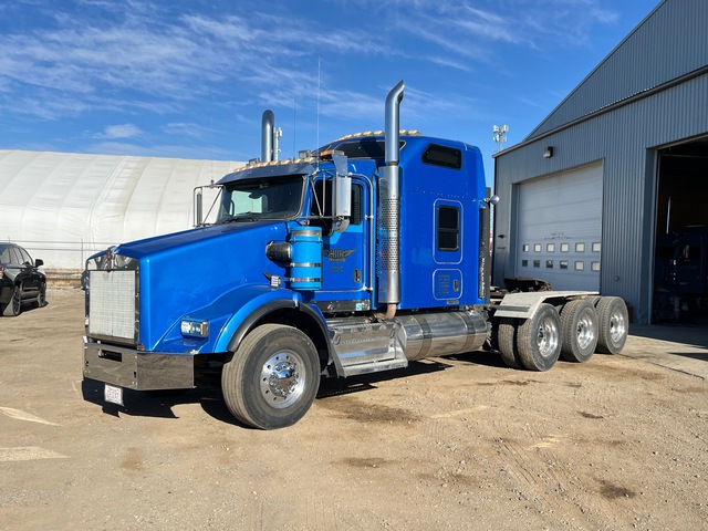 2016 Kenworth T800 8x6 Tri/A Sleeper Truck Tractor