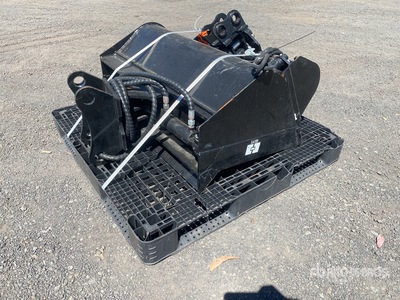 GIYI 860 mm & 600 mm Hydraulic Tilting エクスカベーター用バケット (Unused)