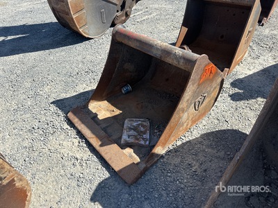 33 in Q/C Digging Backhoe Rear Bucket