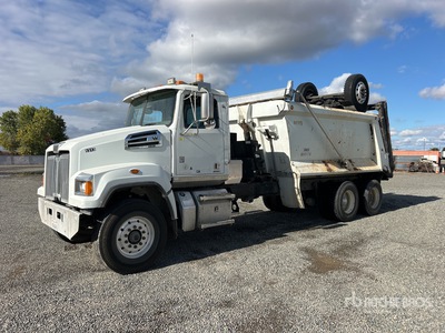 2015 Western Star 4700 6x4 T/A Dump Truck