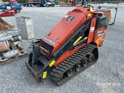 2017 Ditch Witch SK800 Mini Compact Track Loader