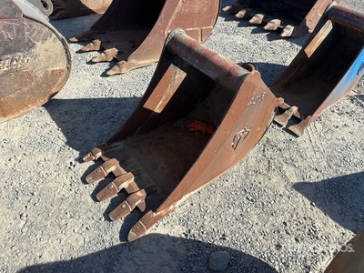 22 in Digging Backhoe Rear Bucket
