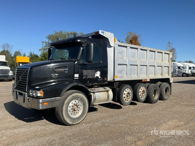2002 Volvo VHD 10x4 ダンプトラック（4軸）