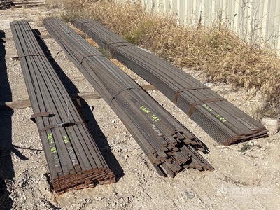Quantity of (2) Bundles of 1.250 in x 20 ft Flat Bars معادن متنوعة
