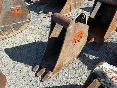 12 in Digging Backhoe Rear Bucket
