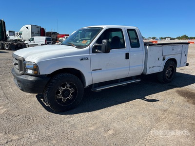 1999 Ford F-250 XL 4x2 Extended Cab Utility Truck