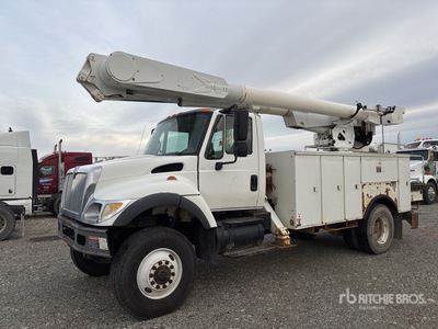 2002 Altec AM650 50 ft on 2002 International 7400 4x4 Bucket Truck