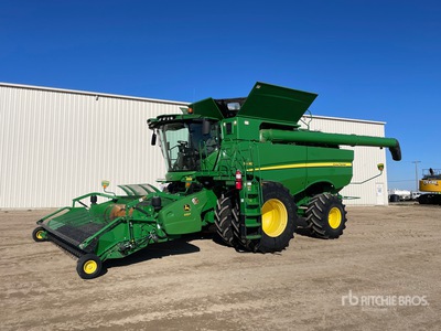 2014 John Deere S690 Combine Harvester