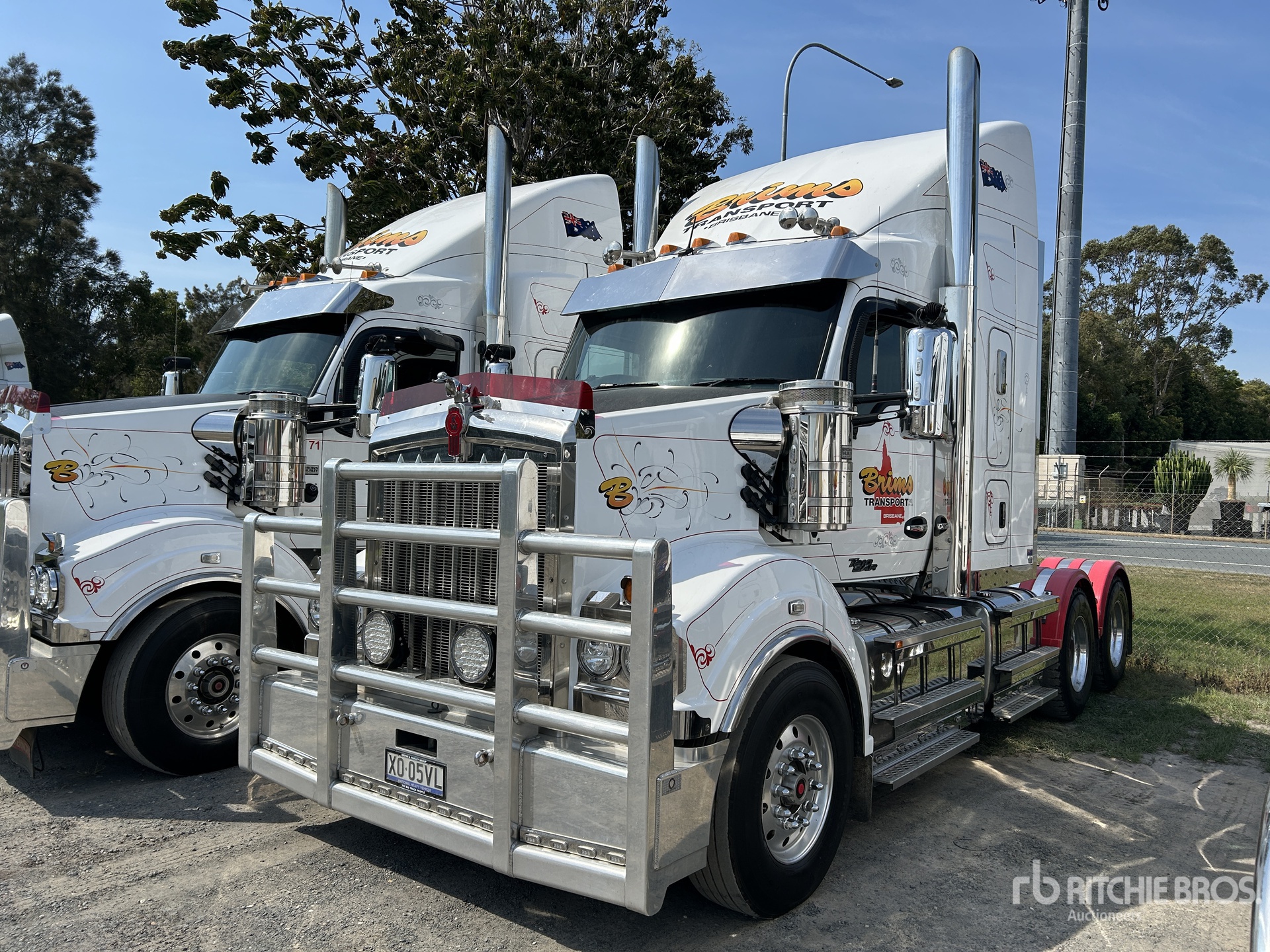 2023 Kenworth T610SAR 6x4 T/A Sleeper Truck Tractor