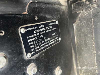 2000 Kenworth T401 6x4 T/A Sleeper Truck Tractor