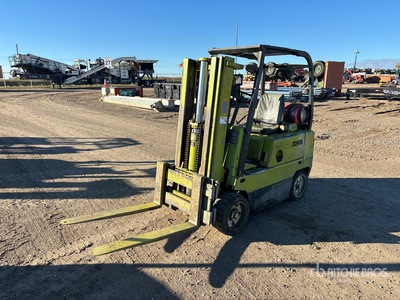 1996 Clark C500-40 4000 lb Cushion Tire Chariot Élévateur