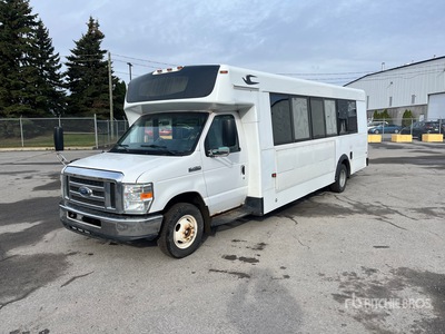 2016 Ford E-450 Econoline 4x2 20-Seat Mini Autobús