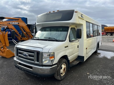 2016 Ford E-450 Econoline 4x2 20-Seat Mini を見 Bus