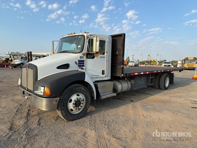 2007 Kenworth T300 4x2 Ciężarówka z płaską platformą