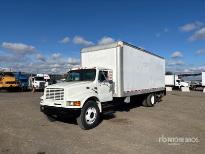 1999 International 4700 4x2 Camion fourgon