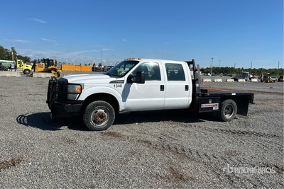 2015 Ford F-350 XL 4x4 Crew Cab Flatbed Truck