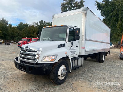 2017 Hino 268 4x2 Camion fourgon