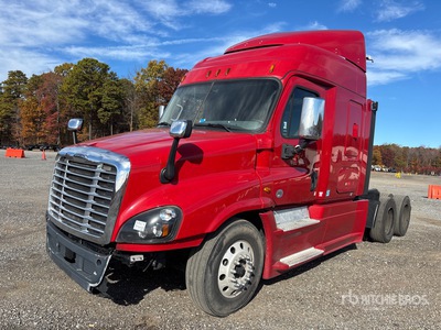 2018 Freightliner Cascadia 125 6x4 تراكتور شاحنة كابينة النوم (ثنائية المحور) (Inoperable)