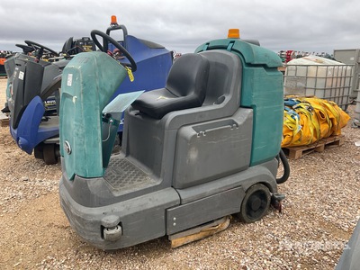 2014 Tennant T12 Stand-On Electric Fregadora de Suelos