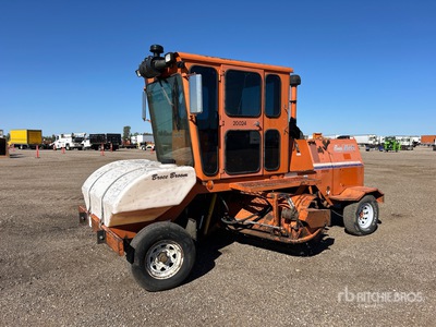 2000 Broce RJ350 Self-Propelled Broom