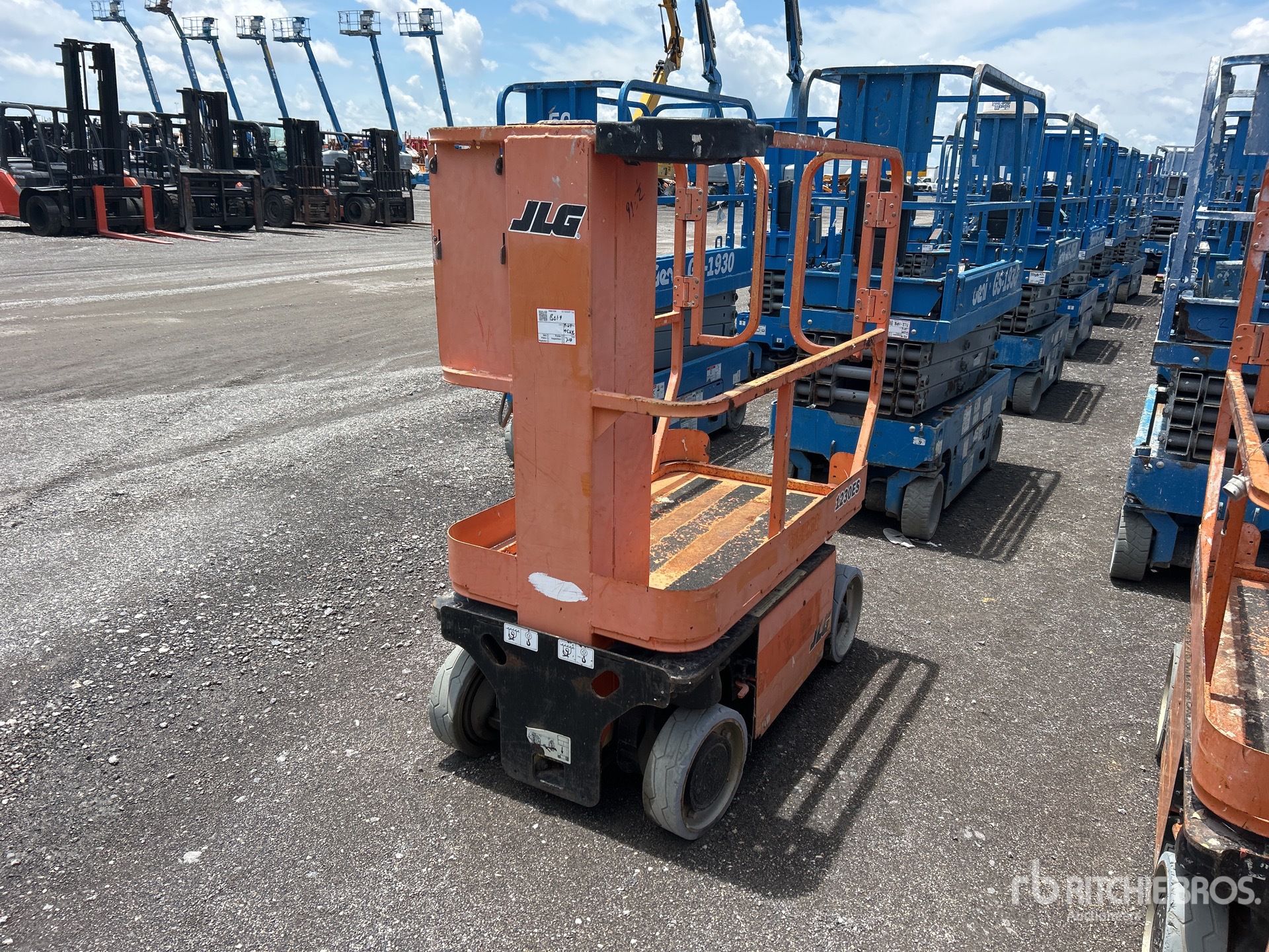 2010 JLG 1230ES Vertical Mast Lift