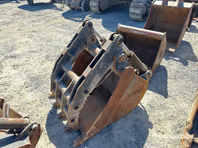 Backpush Bucket Rear 34 in Backhoe Rear Bucket | Ritchie Bros. Auctioneers