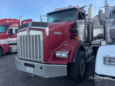 2001 Kenworth T800 8x4 Roll-Off Truck (Inoperable)