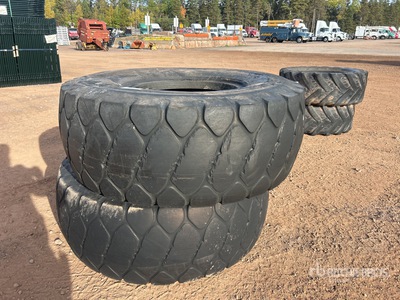 Quantity of (2) 20.5R25 を見 Tires