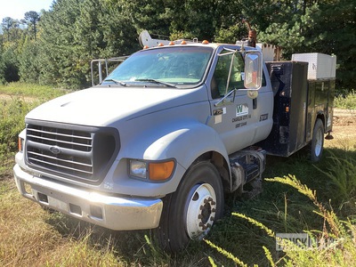 2000 Ford F-750 XLT 4x2 Extended Cab Camion de service