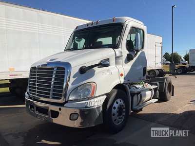 2012 Freightliner CA113 4x2 Cabeza Tractora Cabina Corta (Inoperable)