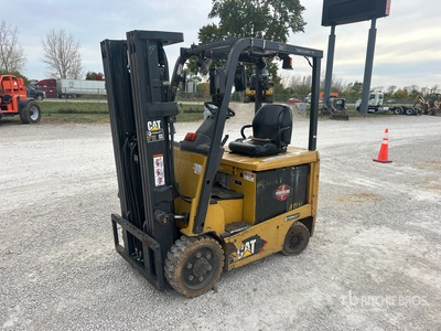 2015 Cat EC25N 3050 lb Montacargas Eléctrico