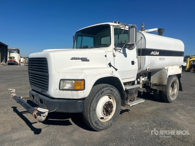 1995 Ford LA9000 4x2 Water Truck